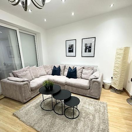 Retreat To A Stylish Ensuite In Londra Esterno foto