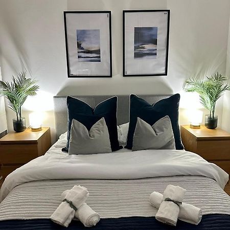 Retreat To A Stylish Ensuite In Londra Esterno foto