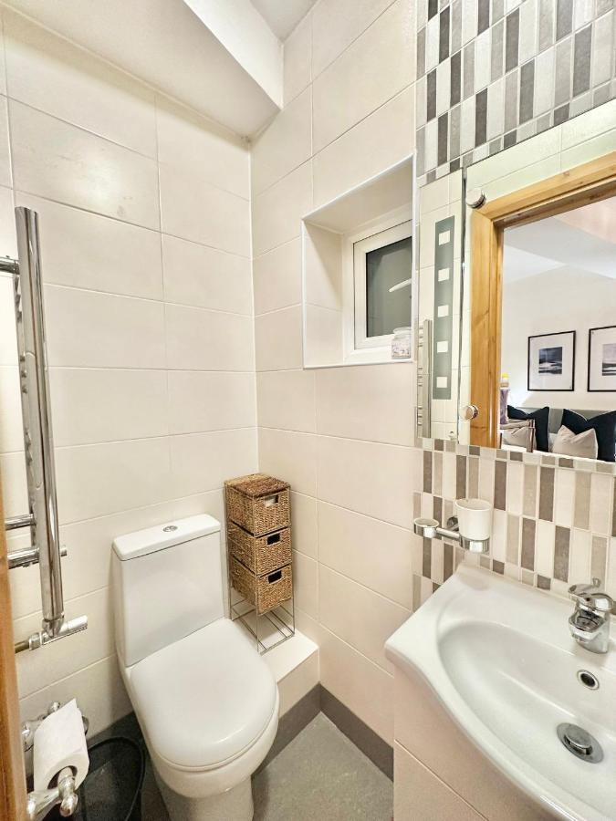 Retreat To A Stylish Ensuite In Londra Esterno foto