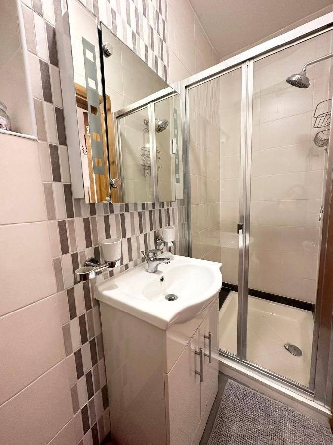 Retreat To A Stylish Ensuite In Londra Esterno foto