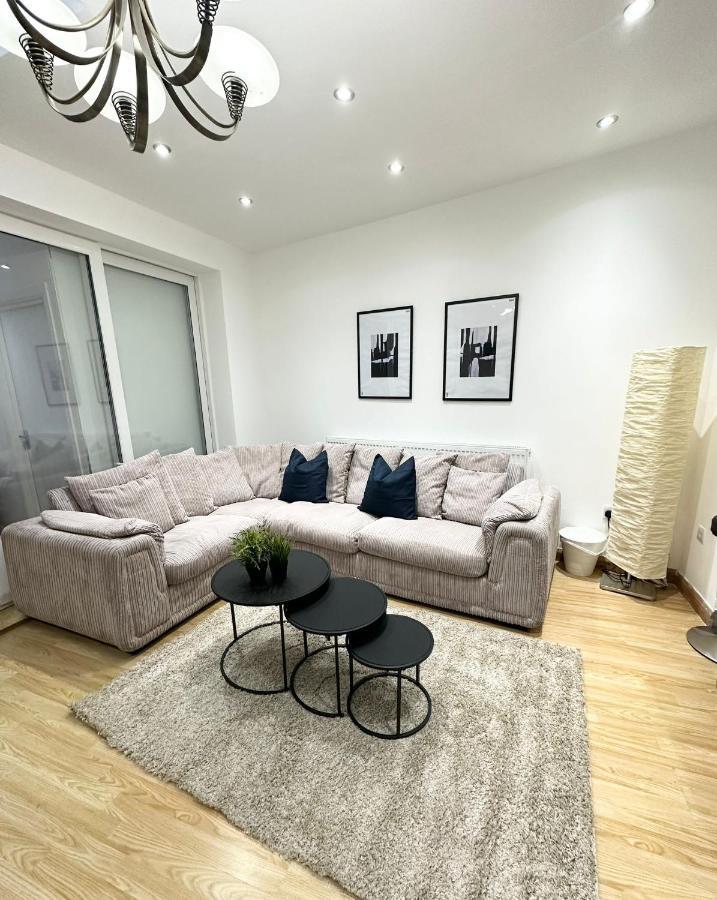 Retreat To A Stylish Ensuite In Londra Esterno foto