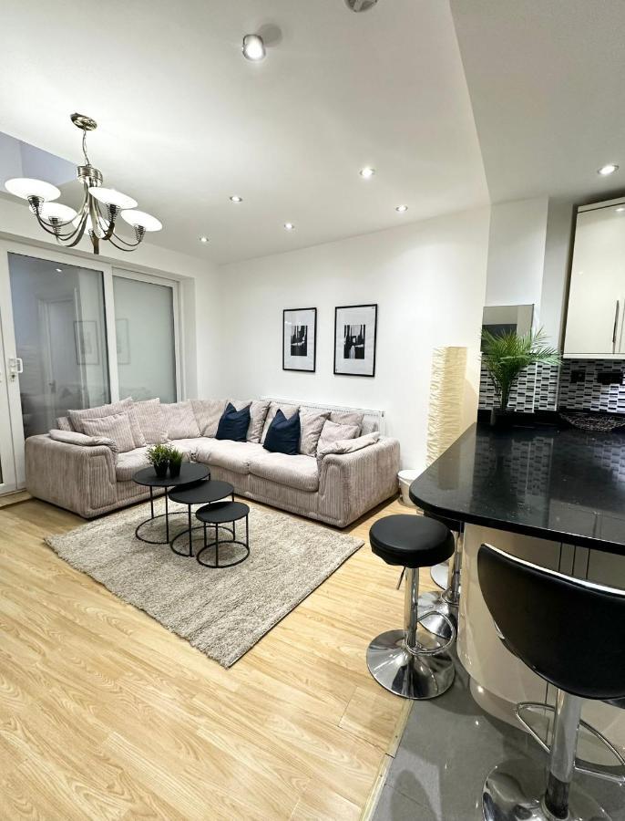 Retreat To A Stylish Ensuite In Londra Esterno foto